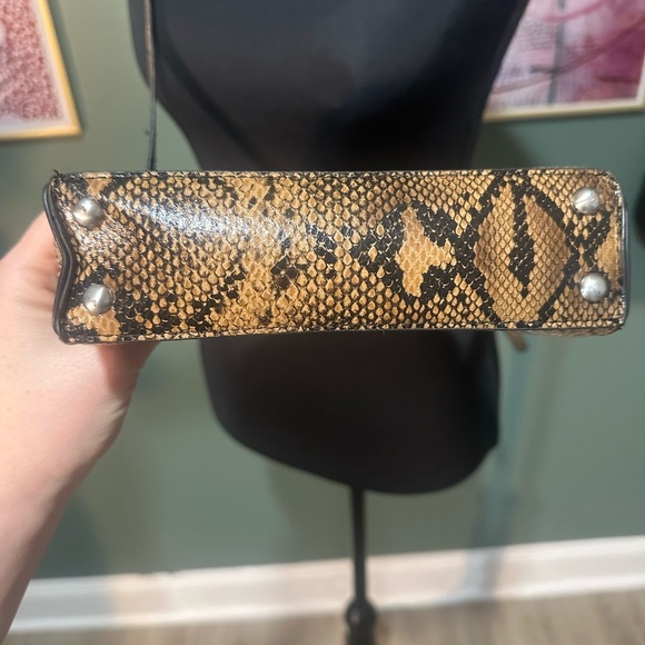 Urban Outfitters Tan and Brown Crossbody Bag with Snakeskin Pattern 😻 - Picture 4 of 6